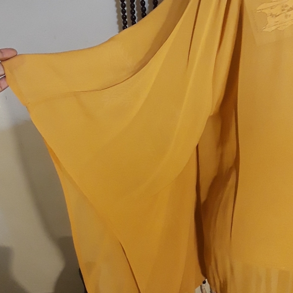 Sold Beautiful World market Top - Picture 7 of 10